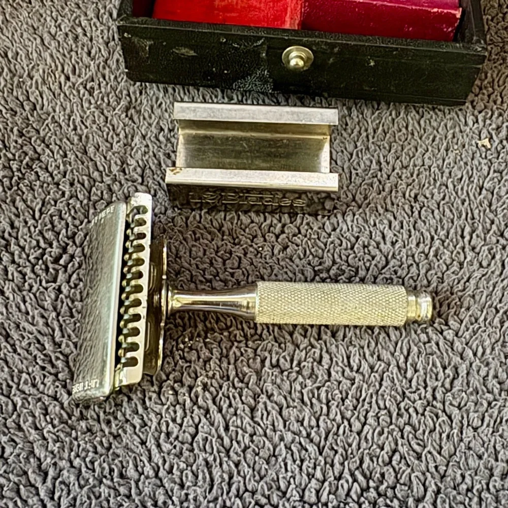 Vintage Ever Ready Safety Razor in original box